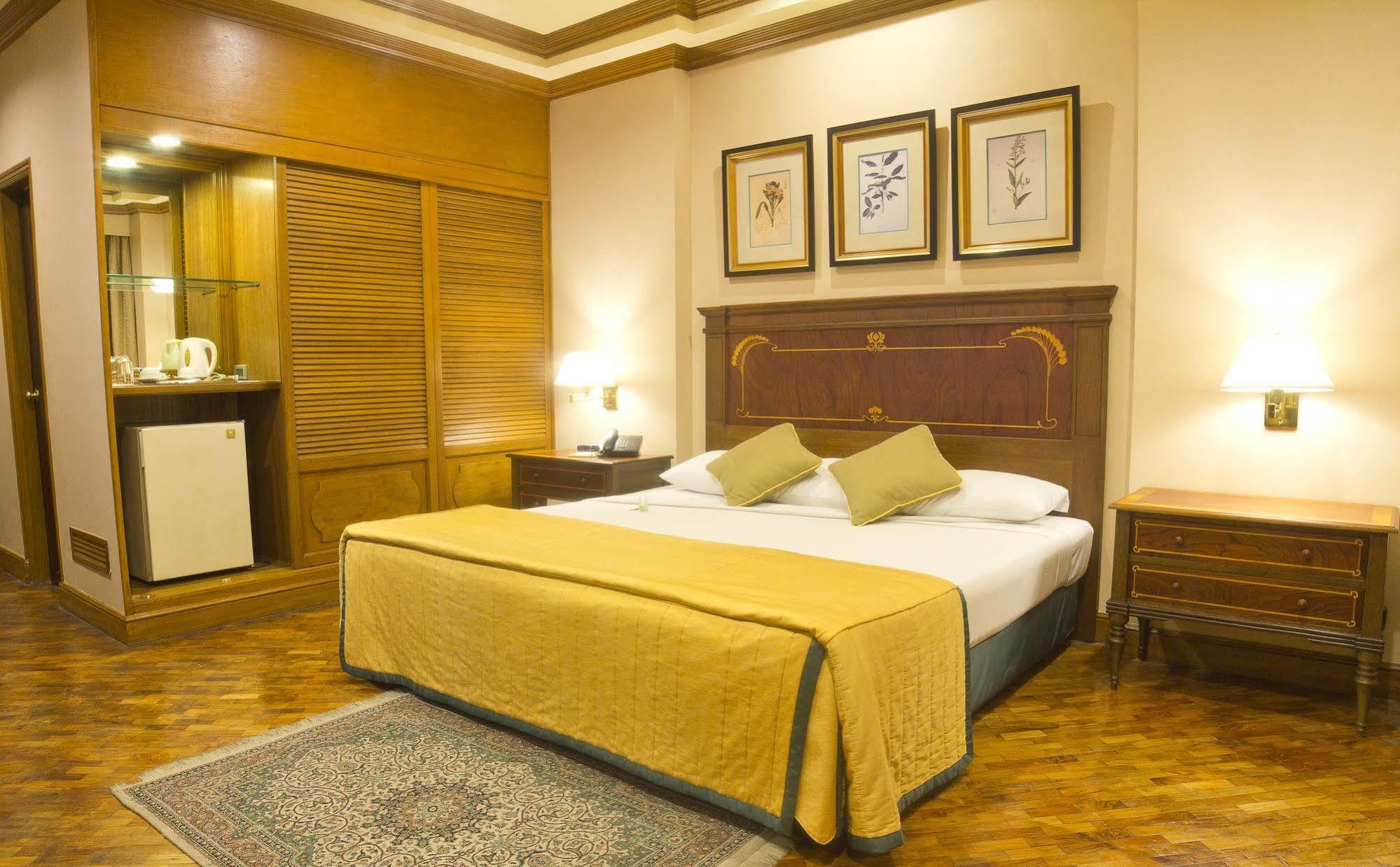 Herald Suites Makati City Dış mekan fotoğraf