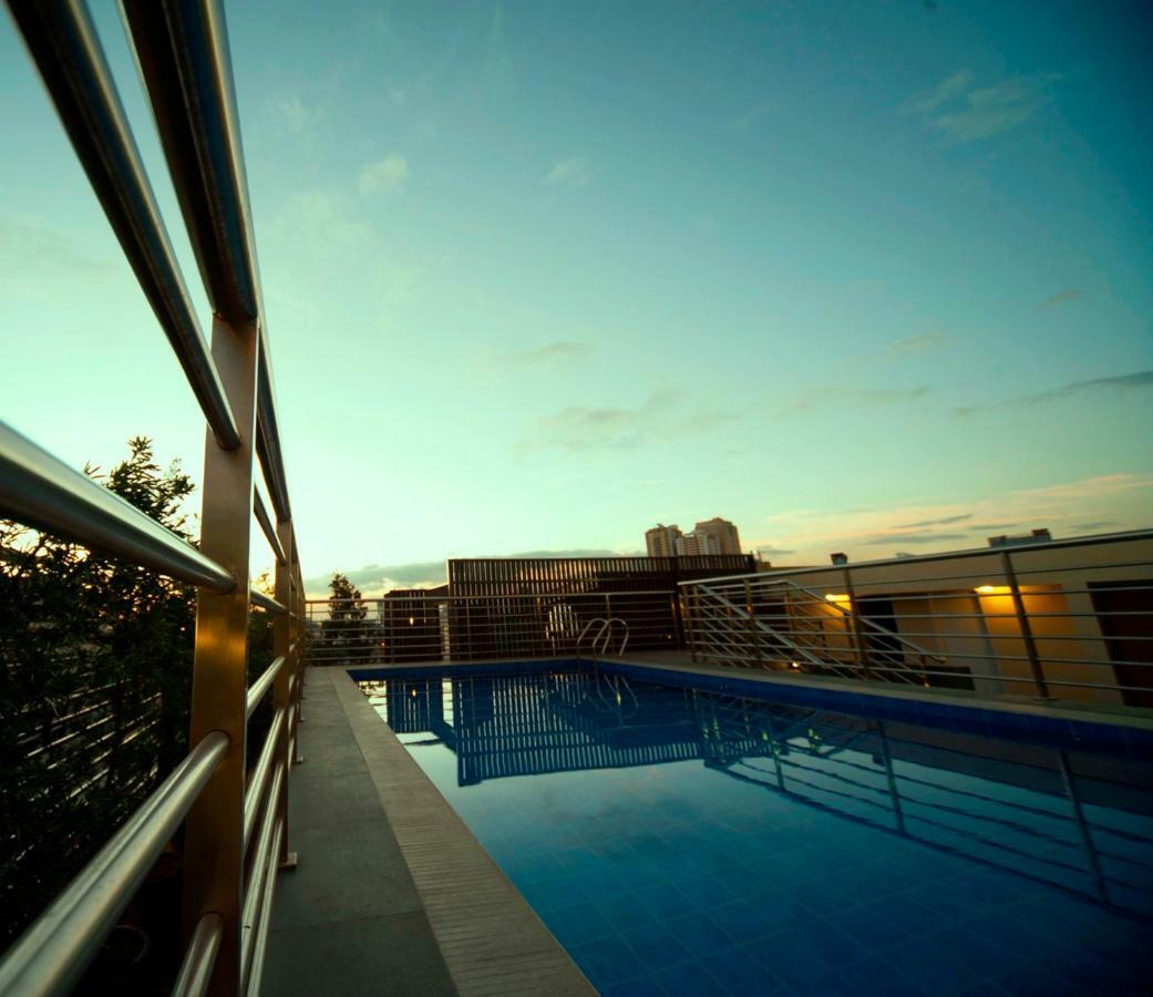 Herald Suites Makati City Dış mekan fotoğraf